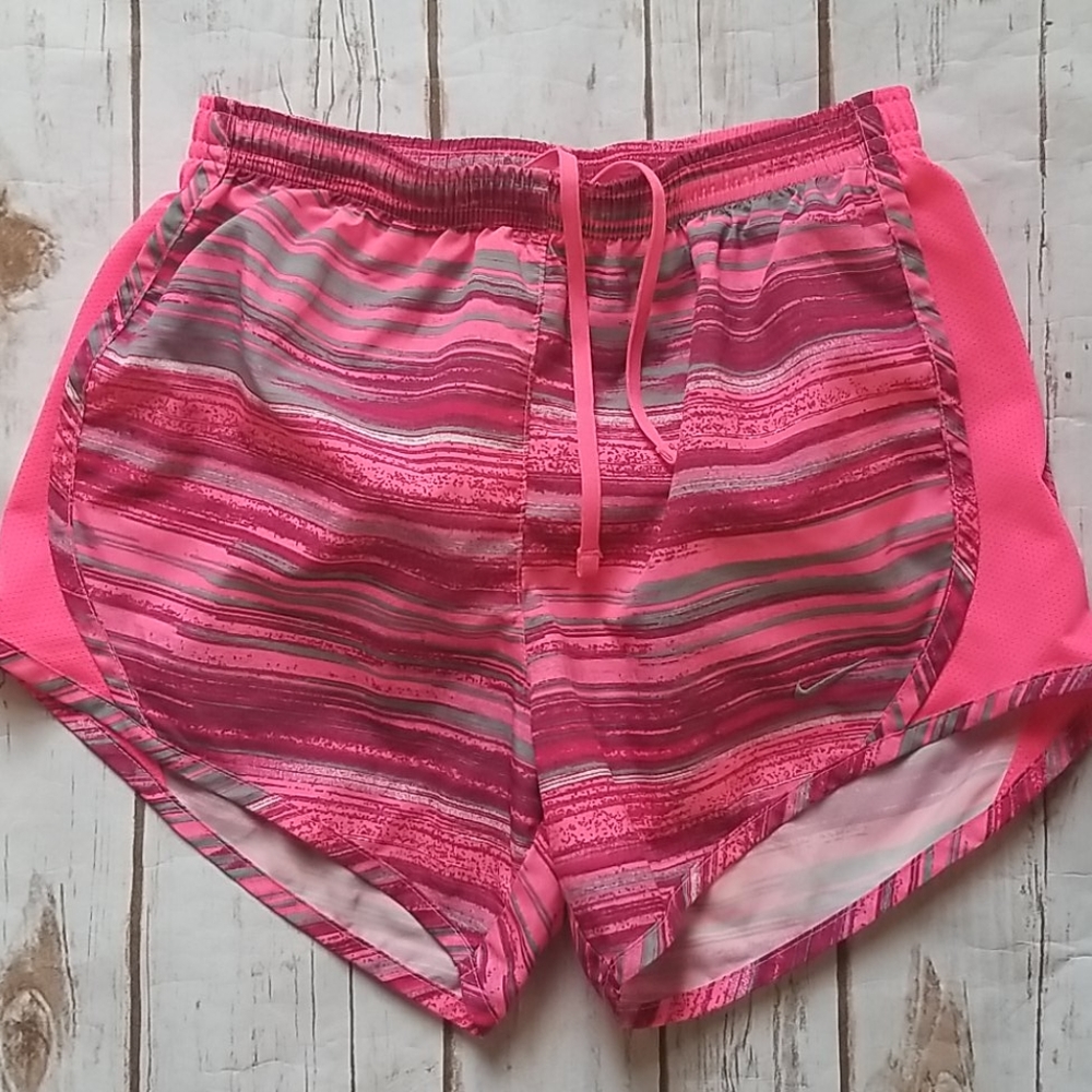 Girls nike dri fit shorts. Sz large